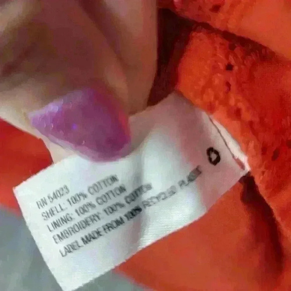 Gap Coral colored eyelet mini skirt size small. - Picture 3 of 6